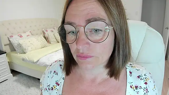 Vika73 live cam on StripChat