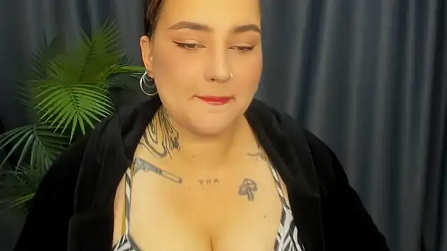 NikkiSummer webcam