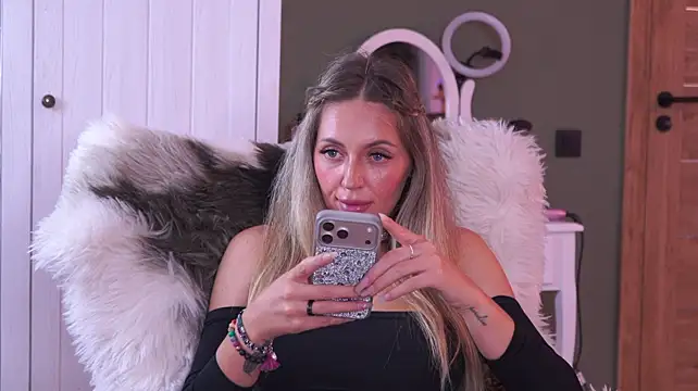 JoanneGG live cam on StripChat