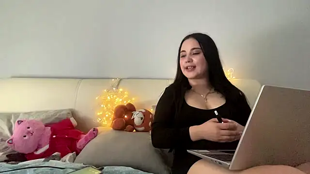 LucyLuxy webcam