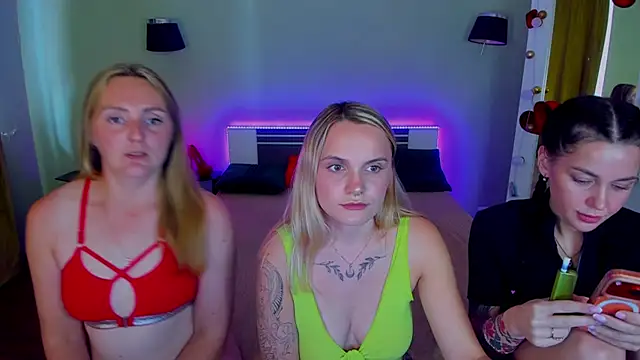 MagicEyess Live Webcam on Stripchat
