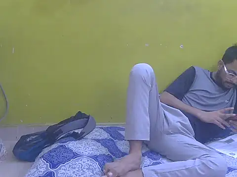 Stubborndesiboy webcam
