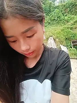 HeresThuy22 webcam