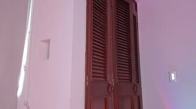 Londonttipton live cam on StripChat