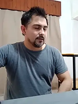 Bradd_32 live cam on StripChat