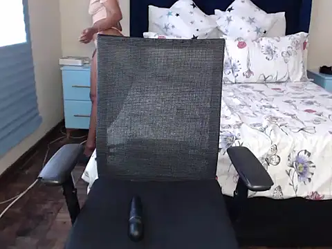 QUEENMANDYY webcam