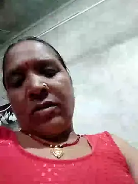 Loomaraj live cam on StripChat