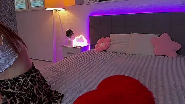 LuisaClover live cam on StripChat
