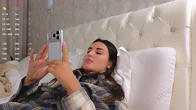 LaraSkinny live cam on StripChat