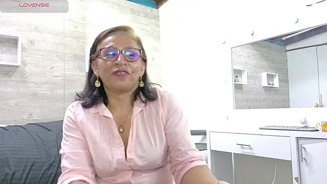 SoffieMature webcam