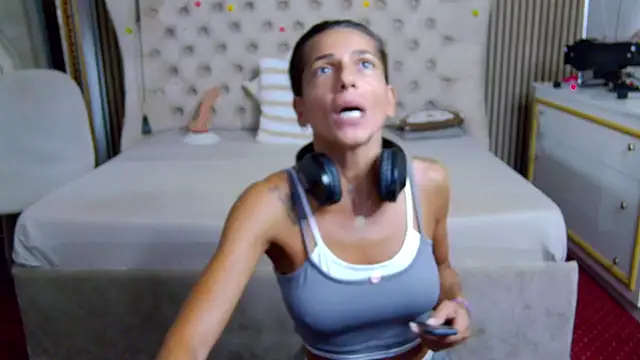 PlayfulShow live cam on StripChat