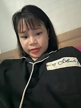 Bemi3_sexyy Live Webcam on Stripchat