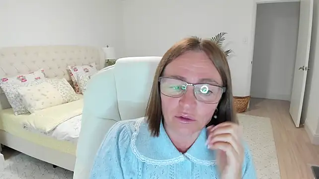 Vika73 live cam on StripChat