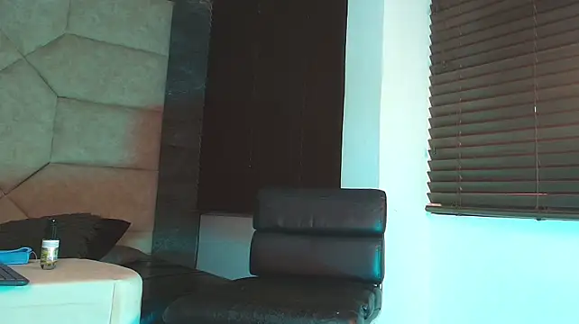 Tyler_Mcrey live cam on StripChat