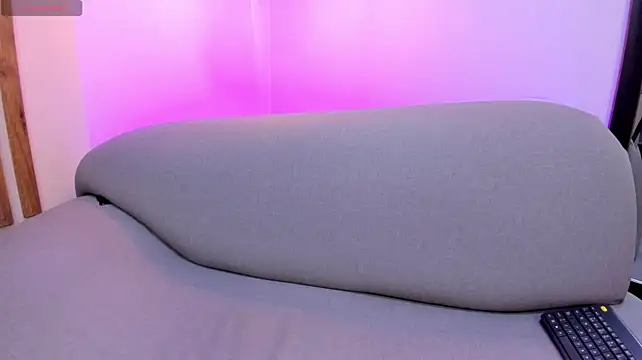 MiaBelmont_ webcam