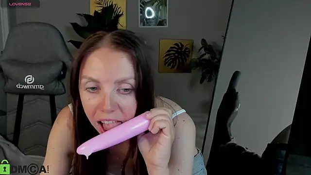 EmilyStevart live cam on StripChat