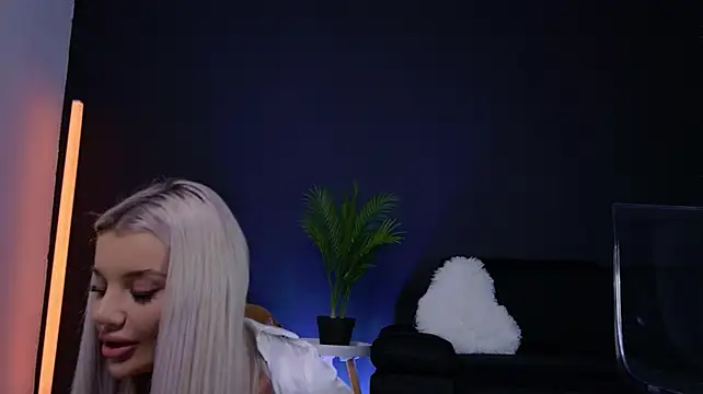 CelyneMay webcam