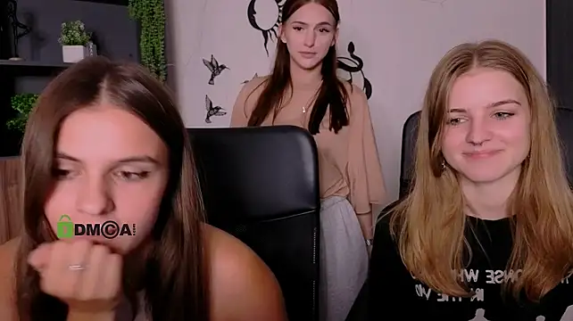 lisa_dark_ live cam on StripChat