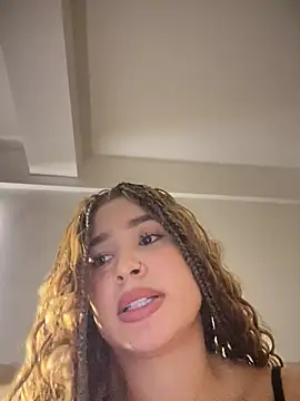 bella_parisi live cam on StripChat