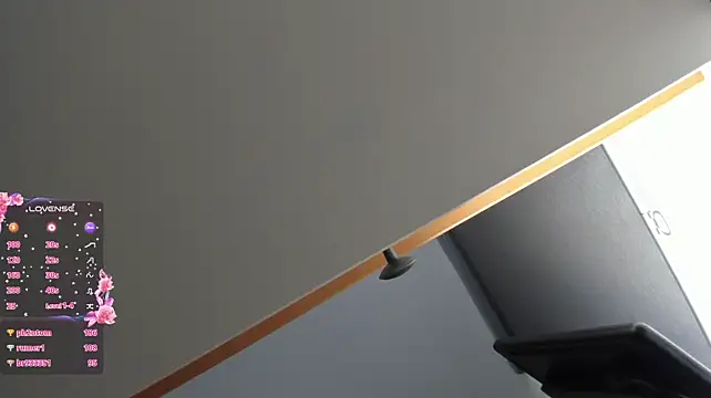 laura-hills18 webcam