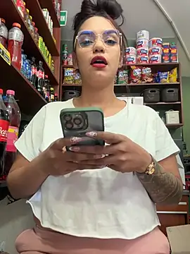 Sara-77 live sex cam