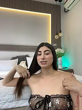 evelyn_hills webcam