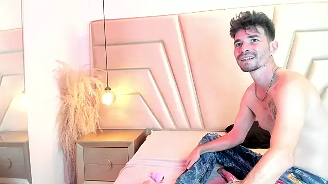 Luna_and_Axell webcam