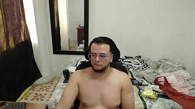 cloudsxxx live cam on StripChat