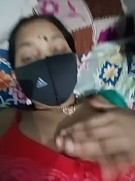 RoyalDesiCouple webcam