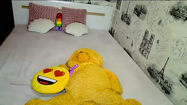lovely-eyes webcam