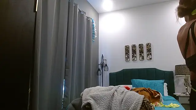 HazelSkyesChat webcam