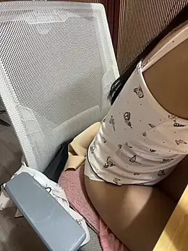 Mina048 live cam on StripChat