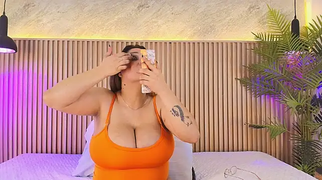 big_tits_in_your_face webcam