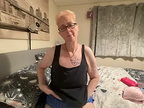 Curvy-Jinx webcam