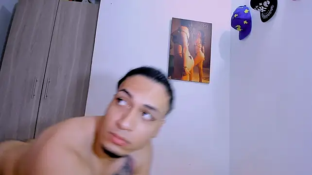 UR_LATIN_BUSHY_GUYS webcam