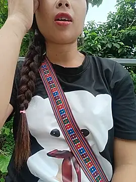 HeresThuy22 webcam