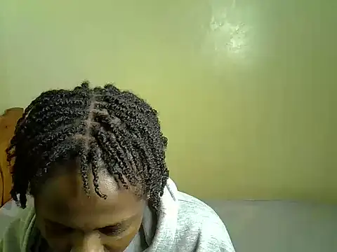 Pearl_petite webcam