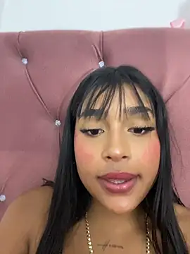 Mariangel_11 live cam on StripChat