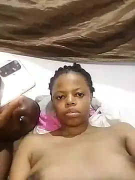 Caramel_CumDrops007 webcam