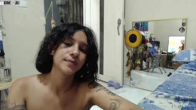 AlinaWoolf_ webcam