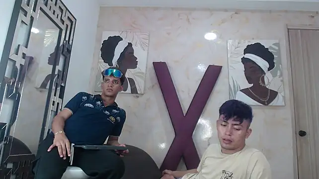 VERY_HOT_GUYS webcam