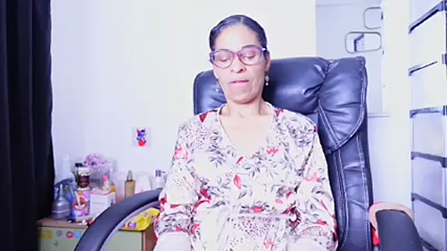 Aries_Mature webcam