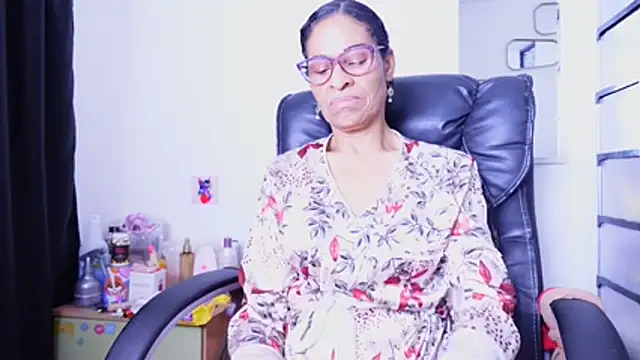 Aries_Mature webcam