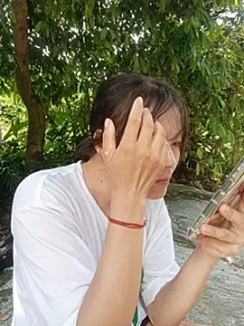 Linda-yiyi live cam on StripChat