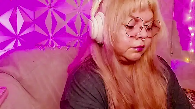 Satyn_doll