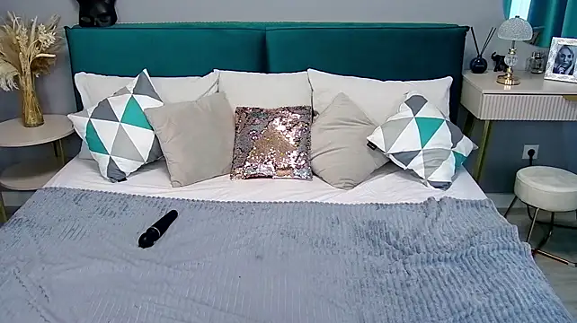 WoW__JuliaBlonde webcam