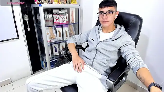 Alexx_bigcockk webcam