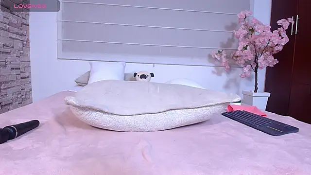 Lucyjoi webcam
