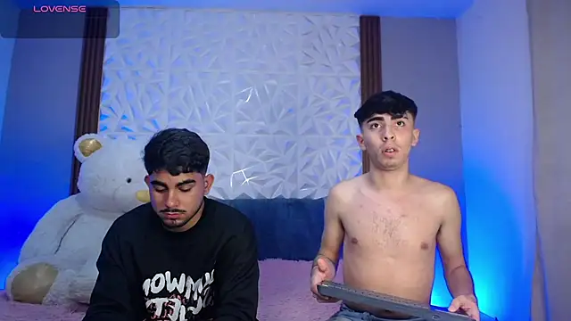 Michael_and_twinkk webcam