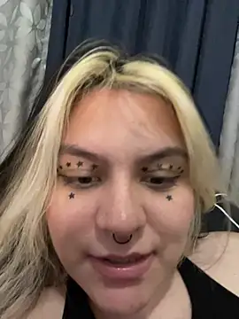 NaylaVelv04 live sex cam